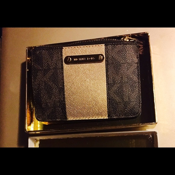 Michael Kors Handbags - Michael Kors Wallet